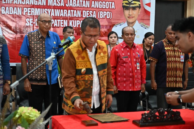 Tok! Bupati Kupang, Yosef Lede Kukuhkan 1.161 Anggota BPD se - Kabupaten Kupang.