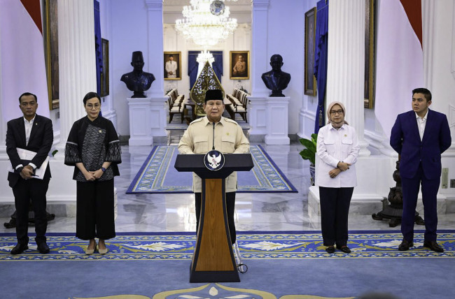 Foto. ASN Full Senyum! Presiden Prabowo Resmi Umumkan Pemberian THR dan Gaji ke-13.