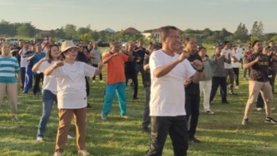Foto. Bupati dan Wakil Bupati Kupang Gelar Senam Jumat Sehat Bersama Ribuan ASN.