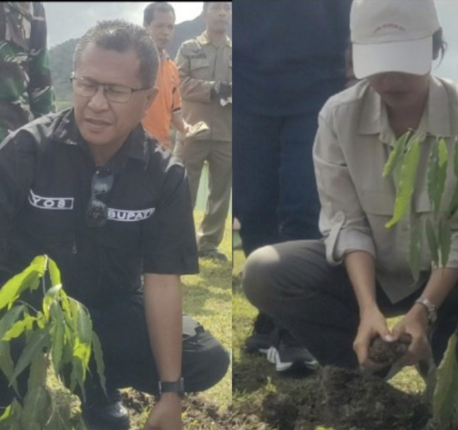 Foto. Galakkan Budaya Cinta Lingkungan, Bupati dan Wakil Bupati Kupang Bersama ASN Lakukan Penanaman Pohon.