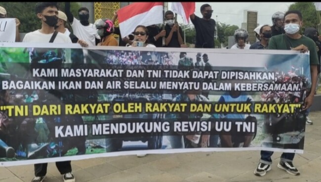 Foto. Aliansi Masyarakat Bersatu NTT Gelar Aksi Damai Dukung UU TNI.