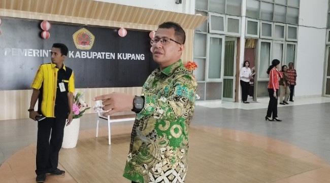 Foto. ASN di Pemkab Kupang Tidak Disiplin, Yosef Lede Kecewa dan Siap Berikan Sanksi Tegas.