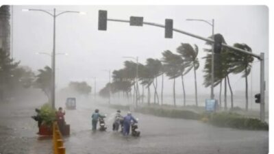 Foto. Ilustrasi cuaca ekstrem di NTT dengan awan mendung, hujan lebat, dan angin kencang.