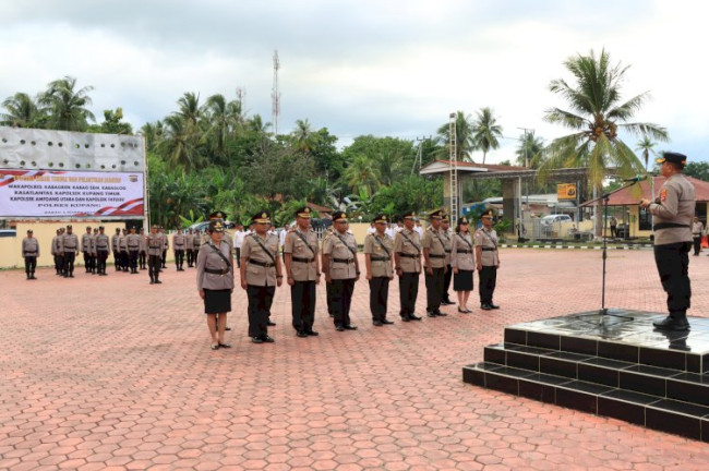 Foto. Kapolres Kupang Pimpin Upacara Sertijab Pejabat Utama dan Kapolsek, Ini Daftar Pejabat yang Berganti Posisi.