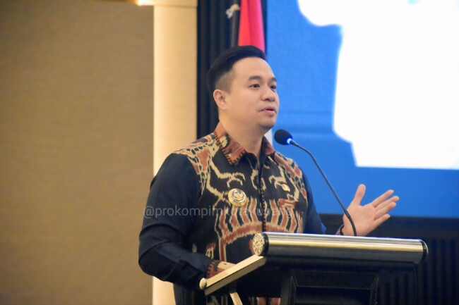 Wali Kota Kupang dr. Christian Widodo membuka Forum Konsultasi Publik RPJMD 2025–2029 di Hotel Neo Kupang.