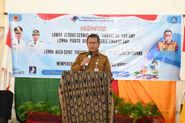 Bupati Kupang Yosef Lede membuka kompetisi pendidikan perdana dalam rangka Hardiknas 2025 di Sekolah Kasih Karunia, Kupang Timur.
