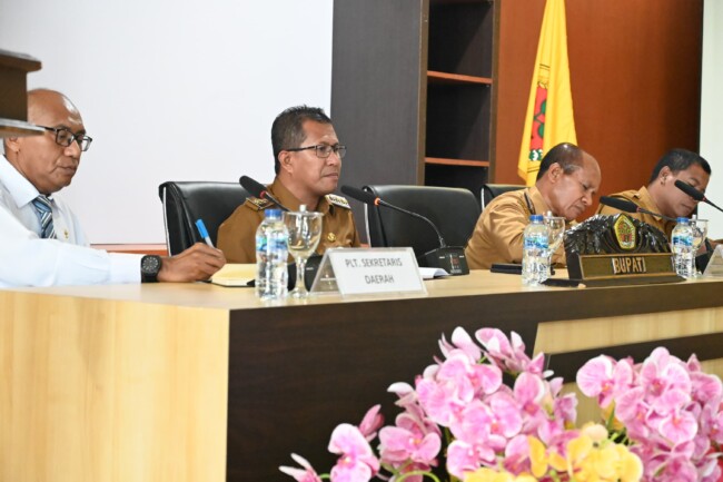 Bupati Kupang Yosef Lede saat memberikan ultimatum terkait SPJ dana desa 2024.