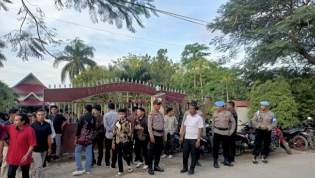 Polres Kupang Kawal Ketat Ibadah Jumat Agung: Harmoni dan Toleransi Warnai Perayaan Umat Kristiani.