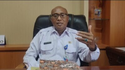 Plt. Sekda Marthen Rahakbauw menjelaskan proses pemeriksaan ASN di Kupang.