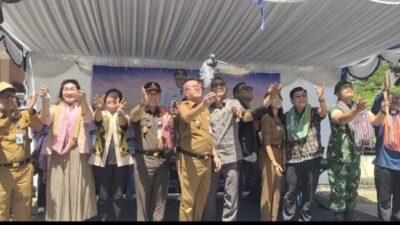 Prosesi Paskah Pemuda Kristen pertama di Kabupaten Kupang di depan GMIT Calvari Puluthie, simbol kebangkitan dan perdamaian.