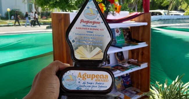 Dari Oelamasi untuk Indonesia: Kiprah Guru Penulis Kabupaten Kupang di Panggung Literasi Nasional.