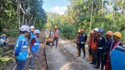 Pembangunan jaringan listrik PLN di Letkole dan Nefoneut, Kabupaten Kupang.