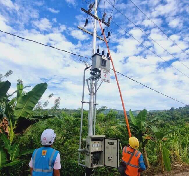 PLN lakukan uji coba jaringan listrik di Desa Tumu, Amanatun Utara, TTS.