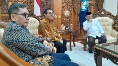 Ketua Umum SMSI, Firdaus dan Mendikdasmen Abdul Mu’ti saat audiensi di Jakarta membahas sinergitas media dan pendidikan.