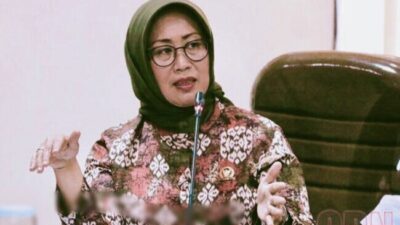 Ninik Rahayu saat menyampaikan paparan dalam serah terima jabatan Dewan Pers, menyoroti meningkatnya kekerasan terhadap jurnalis perempuan di ruang digital.