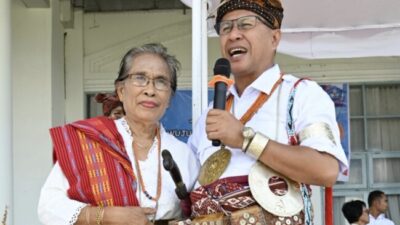 Momen Haru Hardiknas 2025, Bupati Kupang Undang Guru SD yang Mengubah Hidupnya