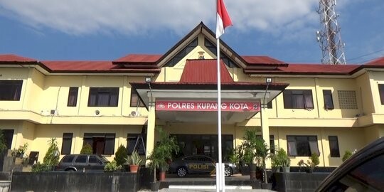 Gedung Polres Kupang Kota tempat ditanganinya kasus dugaan penipuan Perumda Air Minum oleh Timotius Feoh.