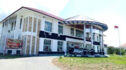 Sejumlah anggota DPRD Kabupaten Kupang periode 2019–2024 terlihat mendatangi kantor Kejaksaan Negeri Kupang untuk mengembalikan dana perjalanan dinas yang tengah diselidiki.
