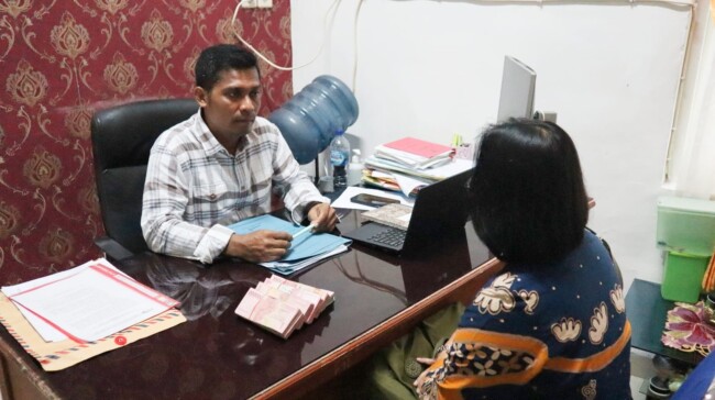 Profesor Undana Kembalikan Rp45 Juta ke Kejari Kupang, Terungkap Bukan Ahli Geologi di Proyek Sumur Bor Oenuntono.