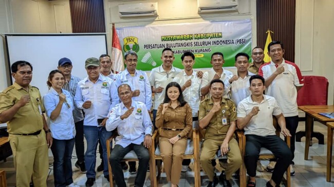 Aurum Titu Eki Terpilih Jadi Ketua PBSI Kabupaten Kupang 1 Aurum Titu Eki Terpilih Jadi Ketua PBSI Kabupaten Kupang.