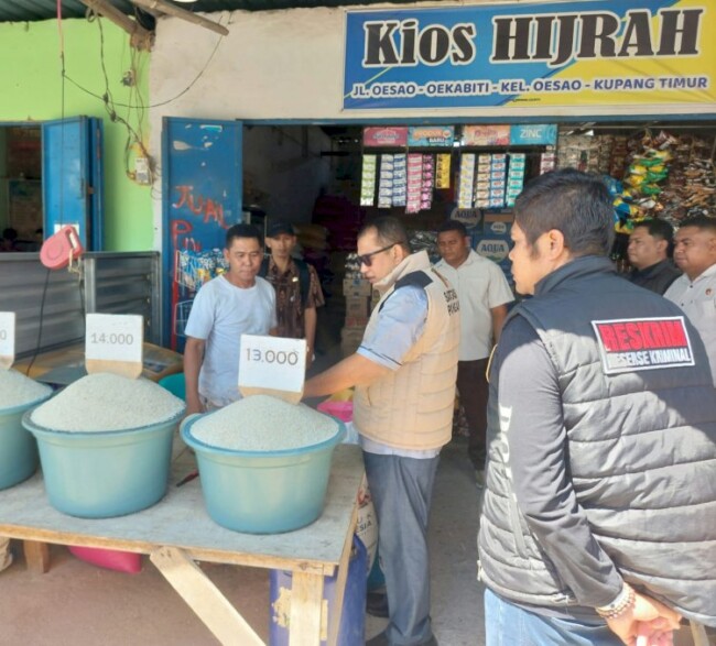 Satgas Pangan Mabes Polri Turun ke Kabupaten Kupang: Pantau Harga Beras dan Cegah Kecurangan di Pasar Oesao 1 Satgas Pangan Mabes Polri Turun ke Kabupaten Kupang: Pantau Harga Beras dan Cegah Kecurangan di Pasar Oesao.